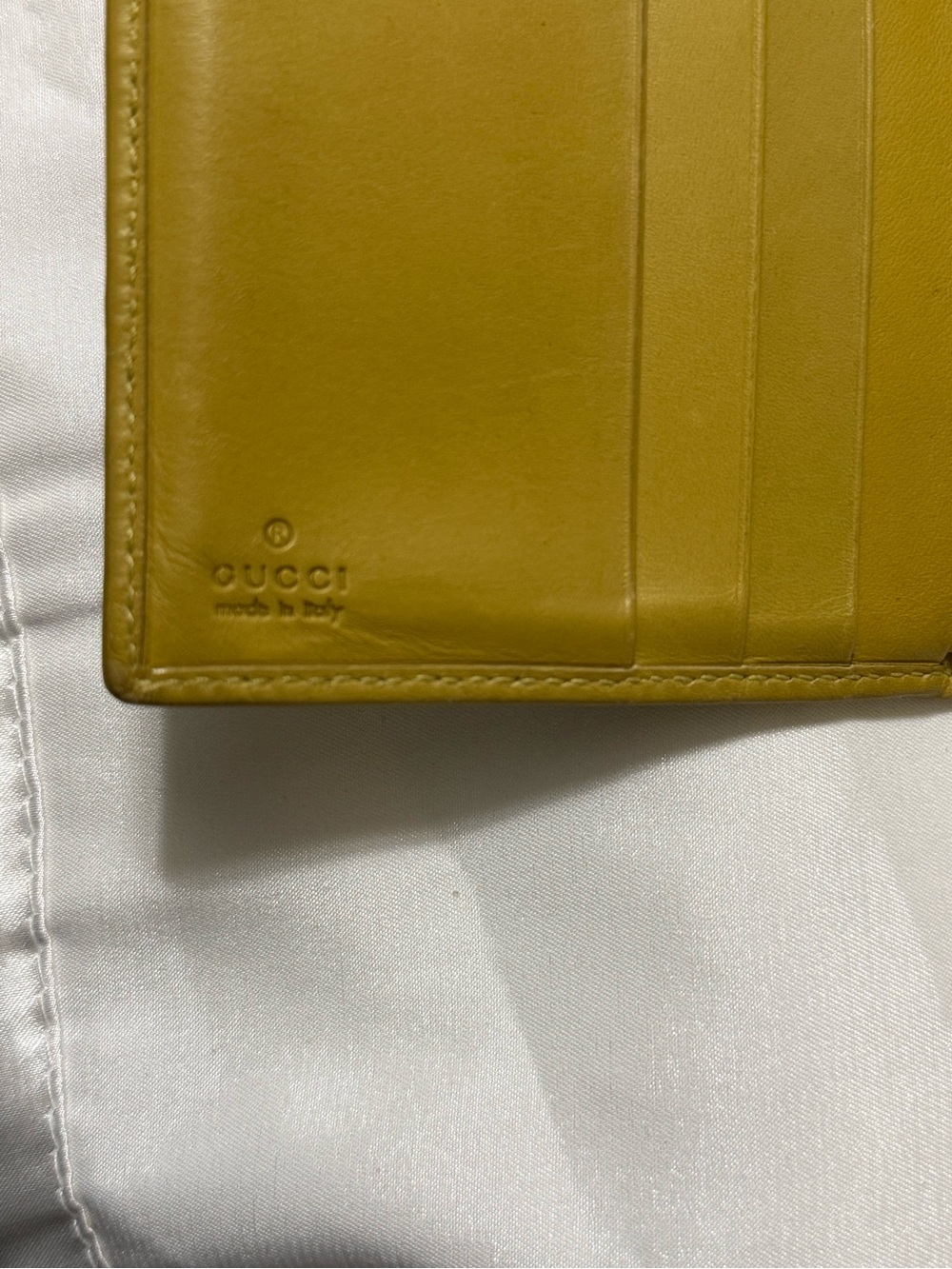 Gucci Beige GG Canvas Wallet with Yellow Trim. Includes shopping bag - Picture 5 of 9